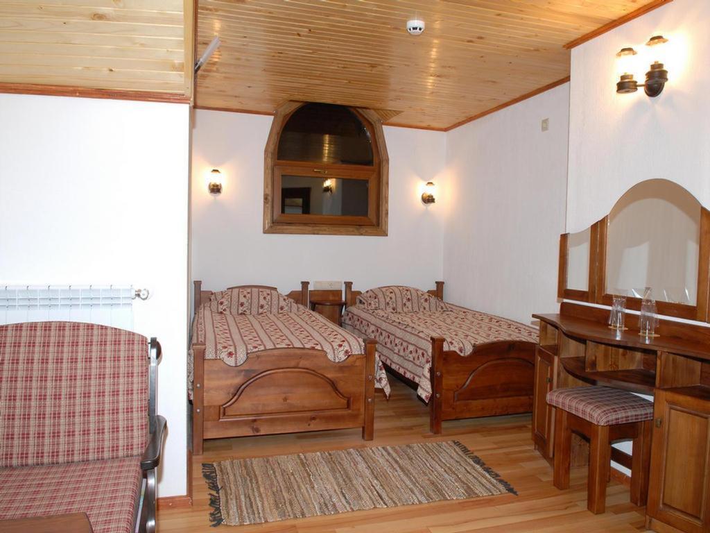 Hotel Pirinski Han - Old Adjev Han 산단스키 객실 사진